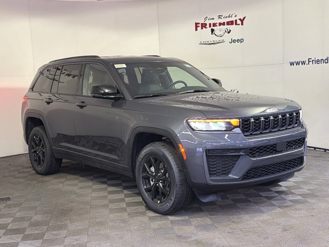 2026 Jeep Grand Cherokee Laredo Altitude