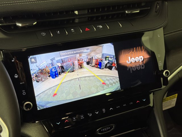 2026 Jeep Grand Cherokee Laredo Altitude
