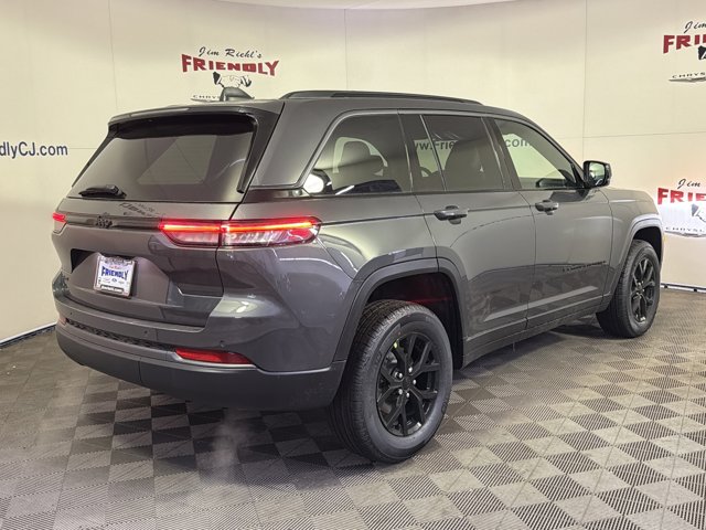 2026 Jeep Grand Cherokee Laredo Altitude
