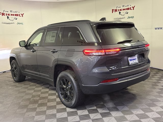 2026 Jeep Grand Cherokee Laredo Altitude