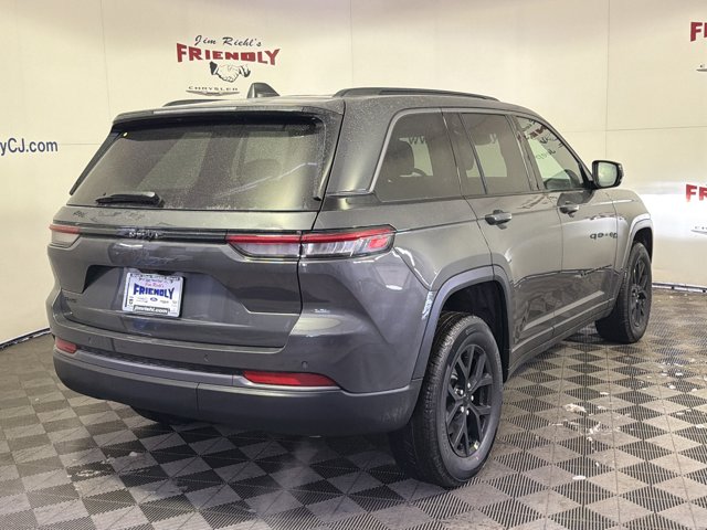 2026 Jeep Grand Cherokee Laredo Altitude