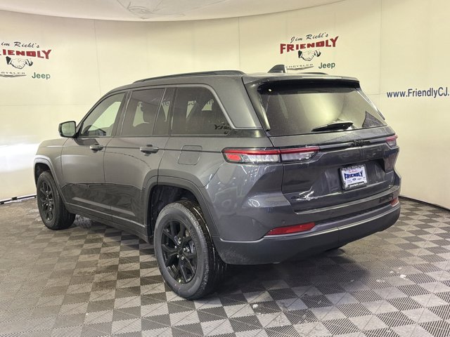 2026 Jeep Grand Cherokee Laredo Altitude