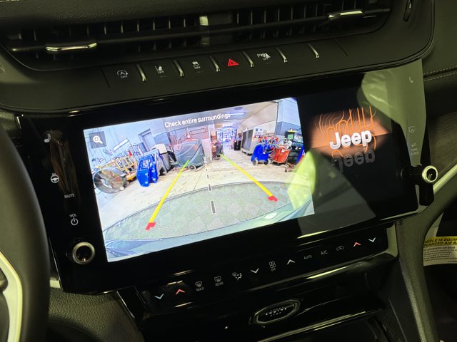 2026 Jeep Grand Cherokee Laredo Altitude