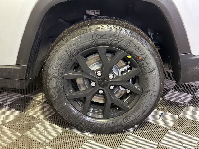 2026 Jeep Grand Cherokee L Laredo Altitude