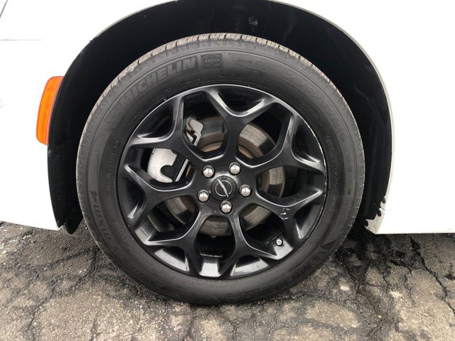 2023 Chrysler 300 Touring L