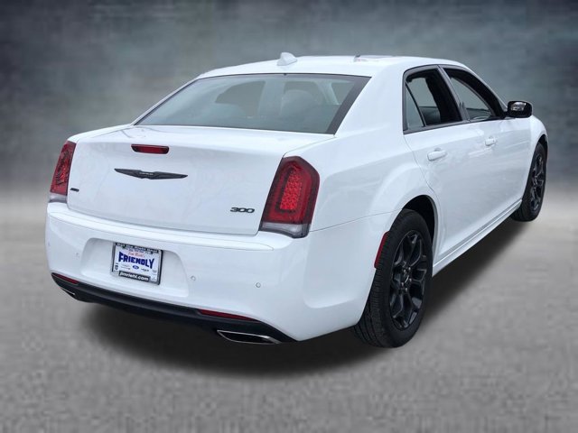 2023 Chrysler 300 Touring L