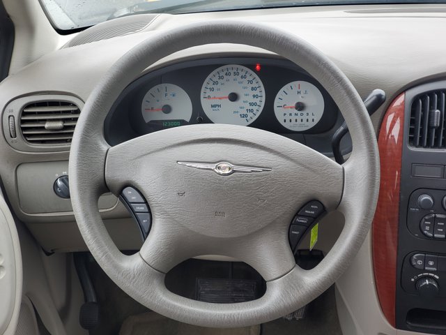 2006 Chrysler Town & Country SWB Base