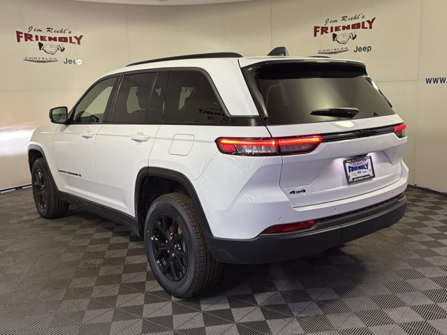 2026 Jeep Grand Cherokee Laredo Altitude