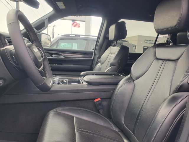 2024 Jeep Wagoneer Base