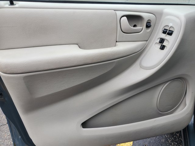 2006 Chrysler Town & Country SWB Base