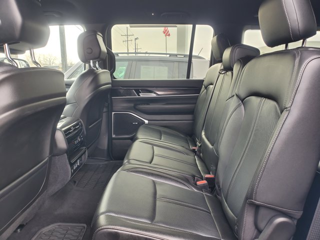 2024 Jeep Wagoneer Base