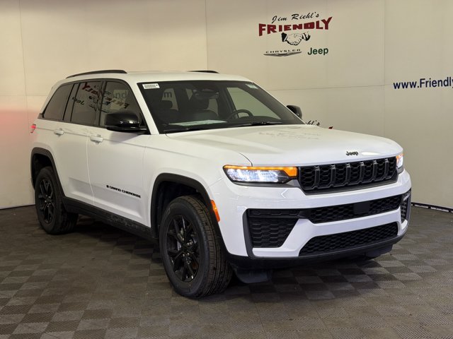 2026 Jeep Grand Cherokee Laredo Altitude