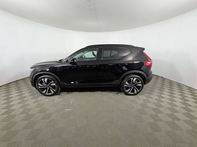 2025 Volvo XC40 Plus Dark Theme