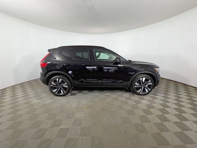 2025 Volvo XC40 Plus Dark Theme