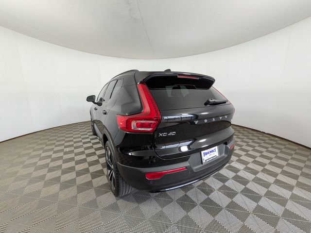 2025 Volvo XC40 Plus Dark Theme