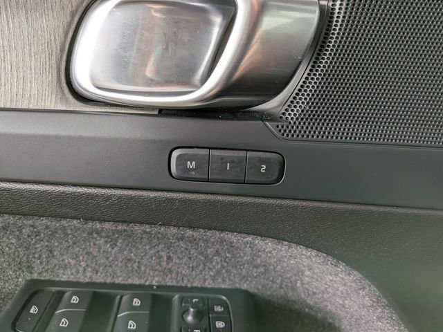 2025 Volvo XC40 Plus Dark Theme