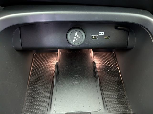 2025 Volvo XC40 Plus Dark Theme