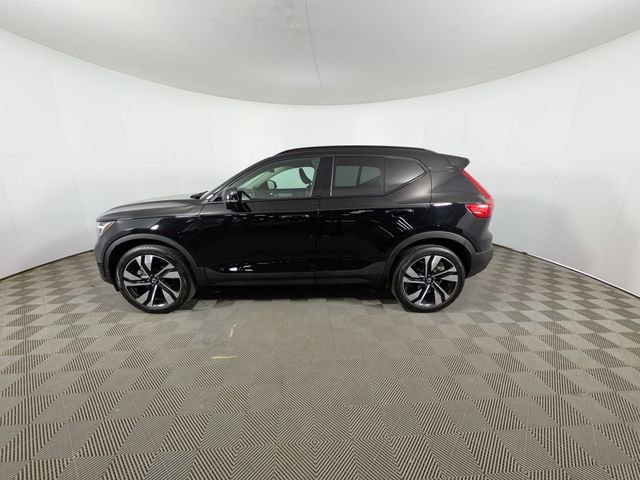 2025 Volvo XC40 Plus Dark Theme