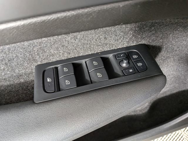 2025 Volvo XC40 Plus Dark Theme