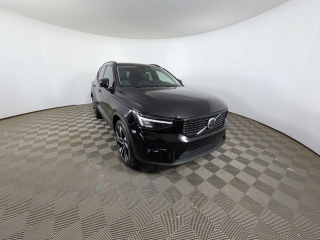 2025 Volvo XC40 Plus Dark Theme