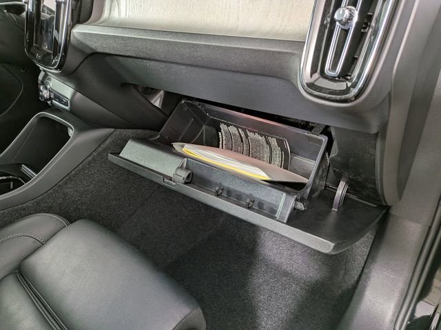 2025 Volvo XC40 Plus Dark Theme