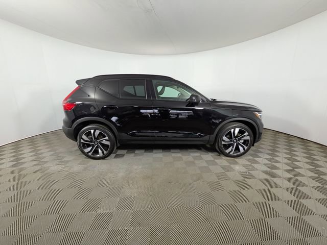 2025 Volvo XC40 Plus Dark Theme