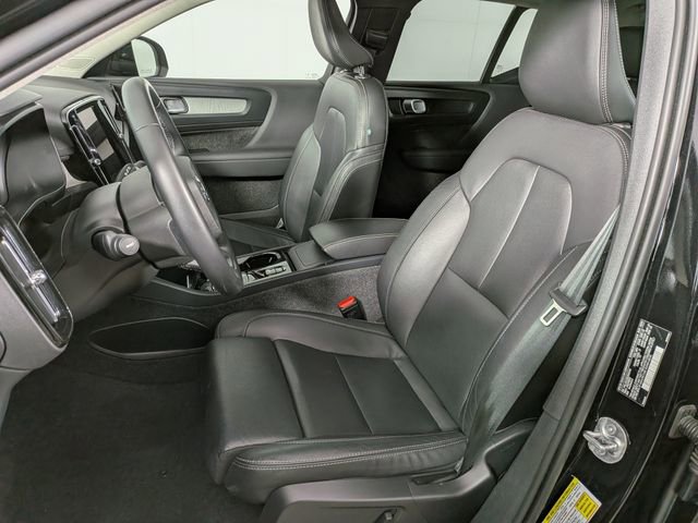 2025 Volvo XC40 Plus Dark Theme