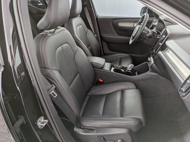 2025 Volvo XC40 Plus Dark Theme