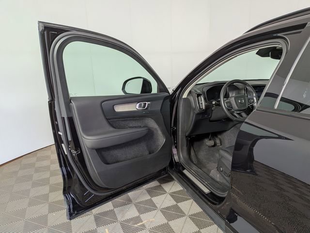 2025 Volvo XC40 Plus Dark Theme