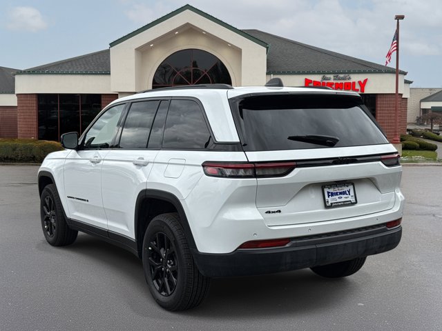 2026 Jeep Grand Cherokee Laredo Altitude