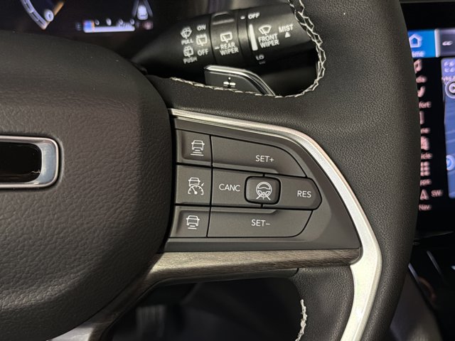 2026 Jeep Grand Cherokee Laredo Altitude