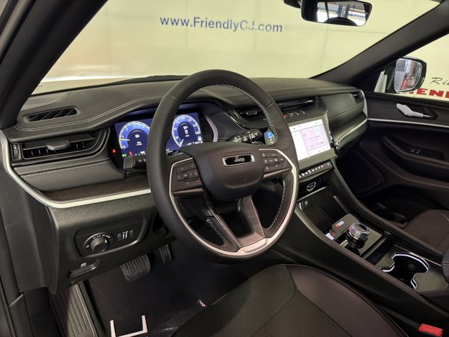 2026 Jeep Grand Cherokee Laredo Altitude