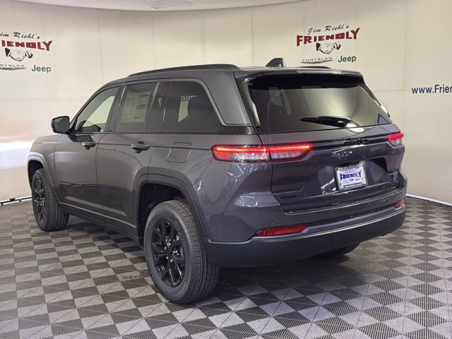 2026 Jeep Grand Cherokee Laredo Altitude