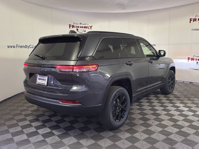 2026 Jeep Grand Cherokee Laredo Altitude