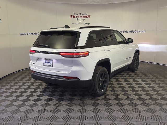 2026 Jeep Grand Cherokee Laredo Altitude