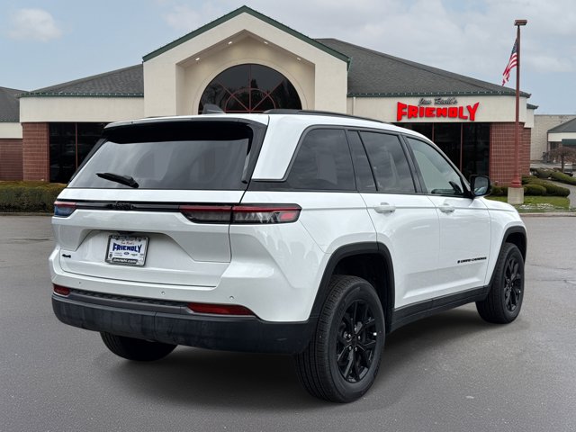 2026 Jeep Grand Cherokee Laredo Altitude