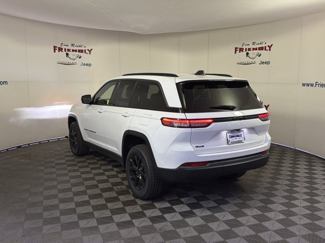 2026 Jeep Grand Cherokee Laredo Altitude
