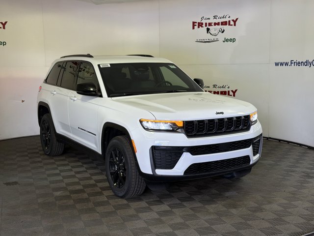 2026 Jeep Grand Cherokee Laredo Altitude