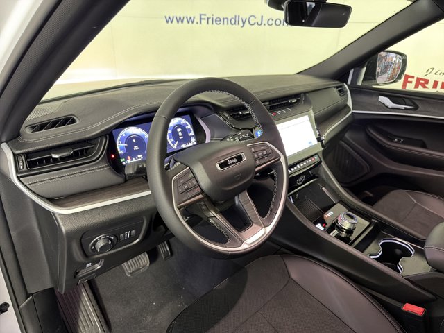 2026 Jeep Grand Cherokee Laredo Altitude