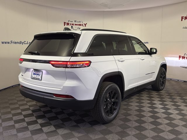 2026 Jeep Grand Cherokee Laredo Altitude
