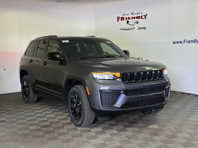 2026 Jeep Grand Cherokee Laredo Altitude