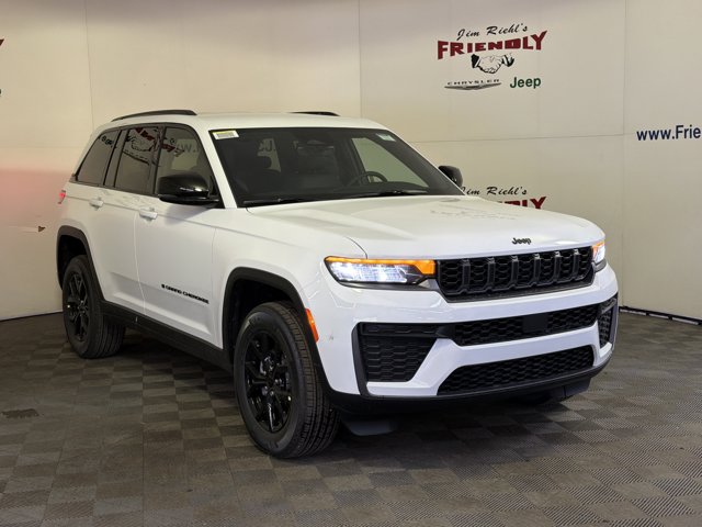 2026 Jeep Grand Cherokee Laredo Altitude