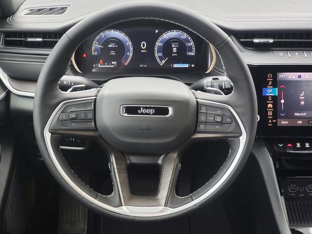 2026 Jeep Grand Cherokee Laredo Altitude